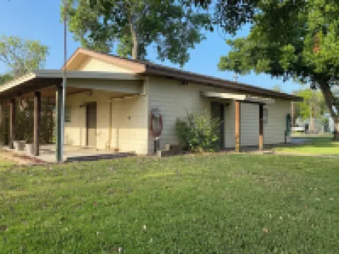 Bay Brick house near the beach and great saltwater fishing huge boat parking