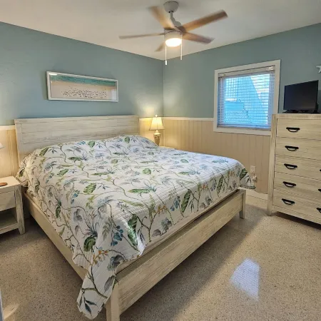 Charming Siesta Key Village Vacation Condo - Unbeatable Location, Free WiFi