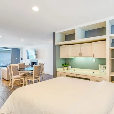Beautiful, luxurious hideaway right on Carbon Beach in Malibu!