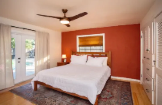 New! Saltwater pool home with hot tub, game room, and outdoor games!