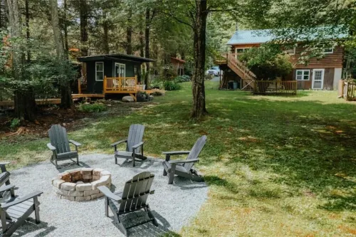 Swan Lake Lakefront Cozy Modern Home w/ cabana, central air, kids room.