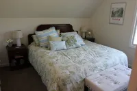 Beach Cottage With A Spectacular View ~ Your Own Private Beach ~ Includes Kayaks