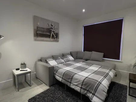 Spacious, boutique 2 Bed Apartment, central location Отели рядом с достопримечательностью «Танбридж Уэлс Коммон»