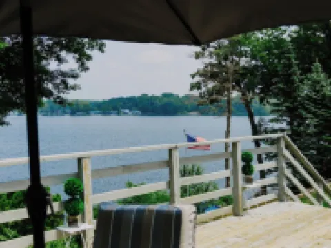Lake Front Rustic Suite Rental Hotels in Newaygo County