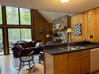 Cozy Chalet bordering Shenandoah Park near Massanutten Resort and Skyline Drive.