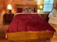 Secluded & Cozy Log Cabin w/Expansive Deck Views