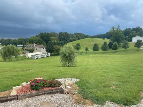 Cozy Ranch Home 1 Mile from CUMBERLAND POINT Boat Ramp. Owner Managed Property.