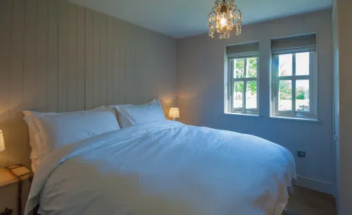 Remote & awe-inspiring Sealgair Cottage. Pet-friendly, log burner, lochside. Hotel di Strathcarron