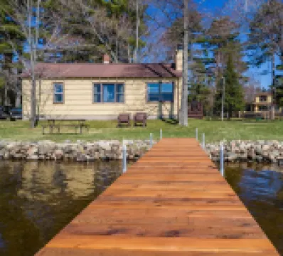 Comfy pet friendly 2 bedroom with fireplace