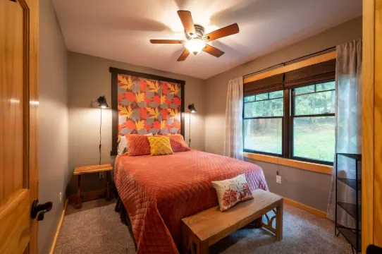 Luxury Lakefront Oasis