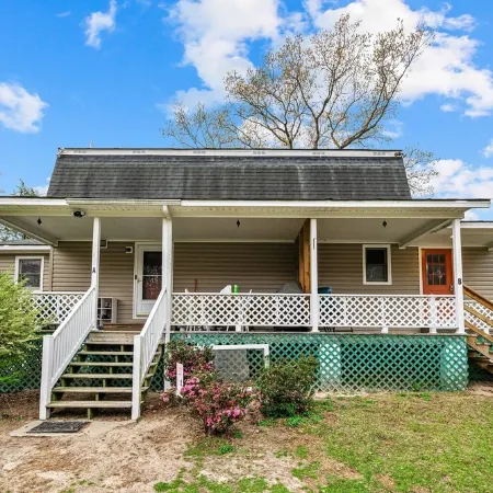 Renovated Rustic Charm!