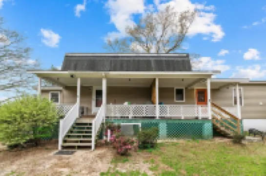 Renovated Rustic Charm!