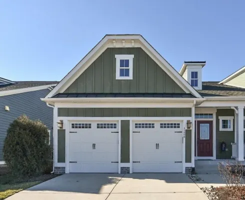 Live the Bayside!  Golf, Pools, and the Beach!