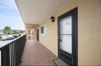 Pelican Inlet - Cozy Beach Condo!1 block from the beach! Sleeps 6. Pool/Tennis