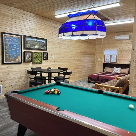 Enjoy privacy in this newly built cabin with spectacular view of North Star Lake
