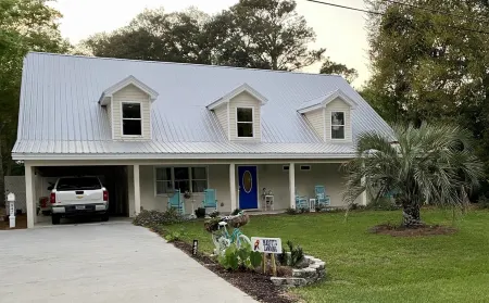 Parrott’s Landing: Be at Home By the Sea, Relaxing with Family and Friends