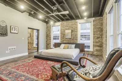 Walk to Metro, Convention Center, Restaurants, Nightlife, No Car needed!
