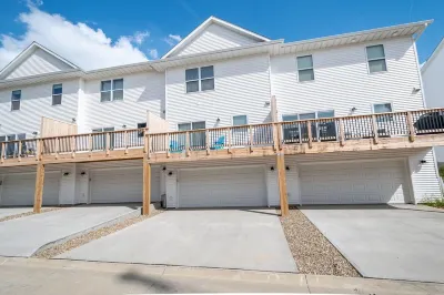 Built in 2021- close to UIHC and Shopping