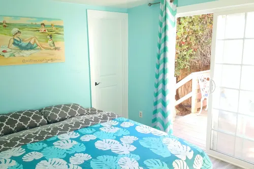 5 Minute Walk to Beach! 3 Br 2 Bath Gorgeous Private Classic California Bungalow