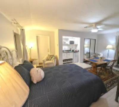 Sparkling Clean, Private & Quiet! Amazing Ocean Views [2]