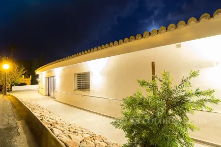 Sea View Villa with Heated Pool and Wheelchair Accessible