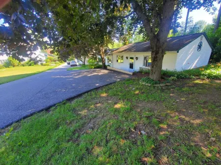 Waterfront 2br/2ba cottage