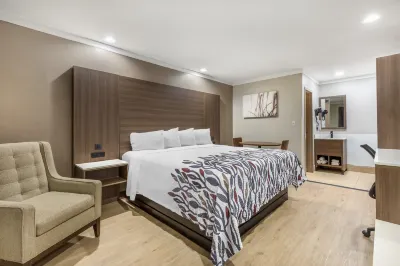 Red Roof Inn Raleigh Northeast - Downtown Hotel berhampiran Knightdale Commons