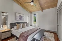 ONE OF A KIND Sanctuary with POOL. Keeneland, Bourbon Trail Hotels in 