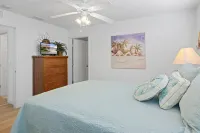 Waterfront! Boat dock available for, families welcome! - balcony