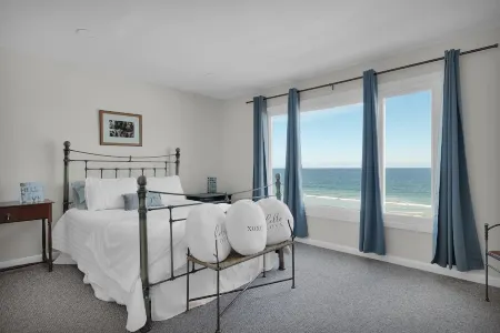 Direct  Oceanfront 3 Bdr Augustine Close to Night of Lights