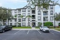 Beautiful 3 bedrooms Condo at Vista Cay with lake view. Refurbished July 2024