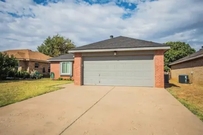 Bethel Nest with BBQ Grill, Jet Tub, Walk in Shower. Hotels near Talbots