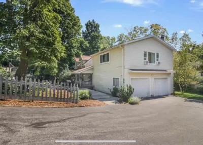 Cozy Large House, Big Porch, Fire Pit, Live Music Brewery, Heart of Lake Ann!