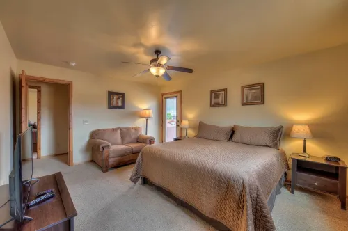 Sg2 Luxury Private Hot Tub Oasis! Near Arches National Park. Sleeps 7-8 Guests.