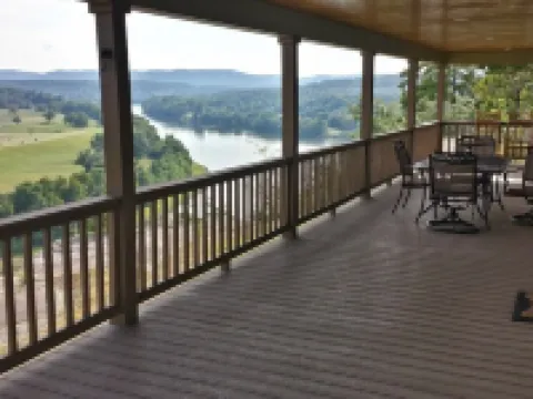 Calico Rock Cabin-406 Calico St 302 Chessmond Ferry Rd viewing the White River Hotels in Izard County