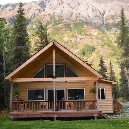 Lower Paradise Log Cabin in Moose Pass
