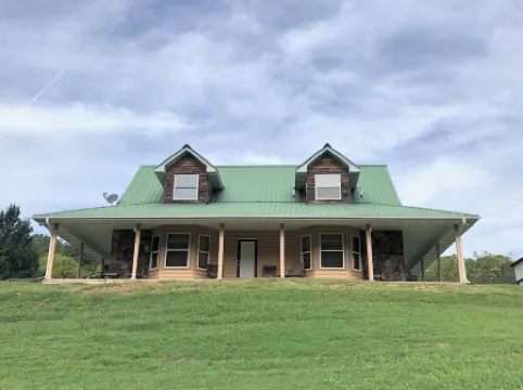 River-front home perfect for a getaway or fishing excursion. Pet-friendly!