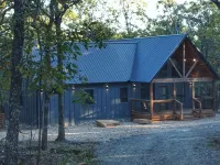 Luxury Cabin adjoining Robber's Cave State Park Hotels in Latimer County