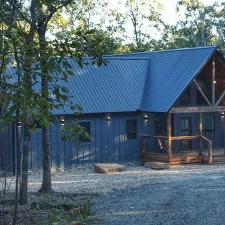 Luxury Cabin adjoining Robber's Cave State Park