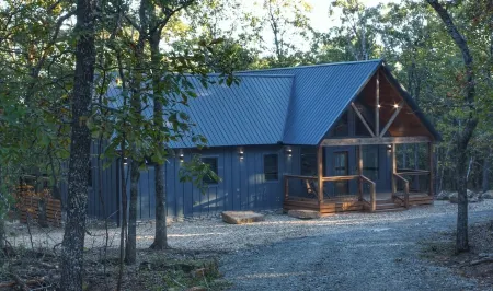 Luxury Cabin adjoining Robber's Cave State Park