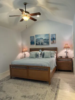 Waterfront updated 3 Bedroom Townhome on Quiet Cove, sleeps 10 fully furnished. Hotel dekat Cruisin Tikis Lake Conroe