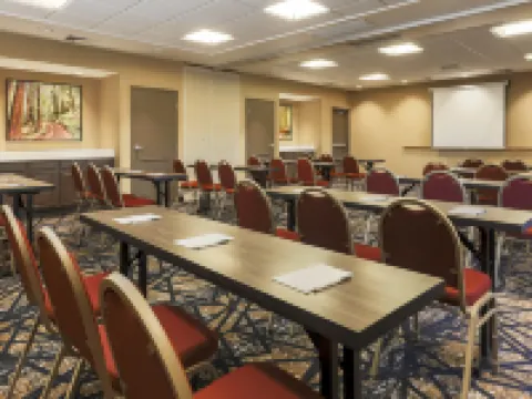 Hampton Inn & Suites Windsor - Sonoma Wine Country Hotels in Windsor