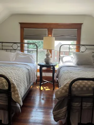 Stately 3-bedroom home in peaceful Dyersville, Iowa