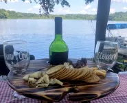 Secluded Cabin 2 directly on Houston County Lake