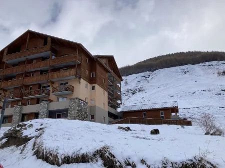 Appartement 2 Chambres - vue Magnifique sur les Sommets Отели рядом с достопримечательностью «Коль д'Ало»