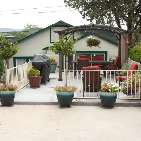 Quaint Cottage Close to Downtown and Dog Friendly!