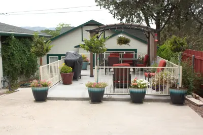 Quaint Cottage Close to Downtown and Dog Friendly! 더 샵스 앳 프레스컷 게이트웨이 주변 호텔