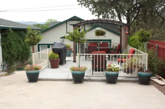 Quaint Cottage Close to Downtown and Dog Friendly!