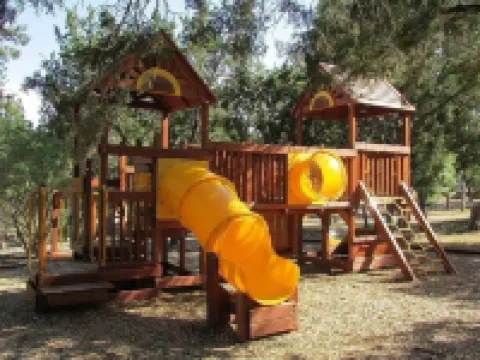 Beautifully REMODELED villa in the hollows/lake Travis/ quartz countertops, etc