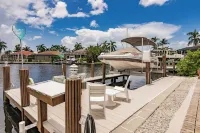 Luxury Waterfront Villa with Kayaks, Fishing, Bikes, Heated Pool, Fire Pit